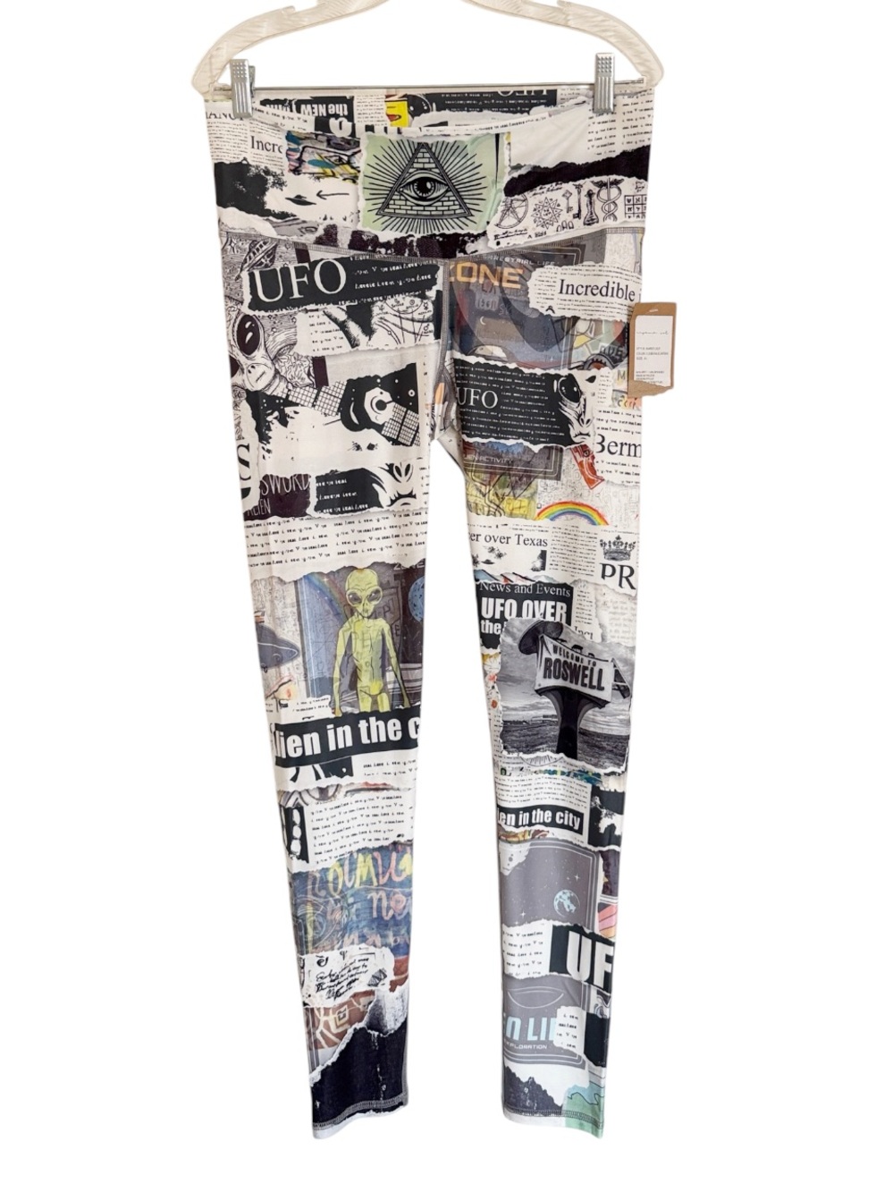 Niyama Sol Close Encounters Alien Newspaper Collage Barefoot Leggings size XL